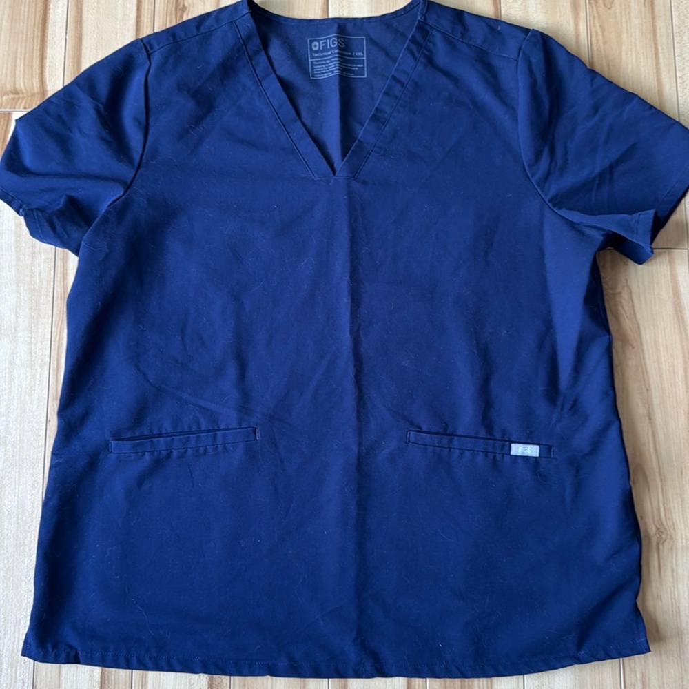 Figs scrub top.